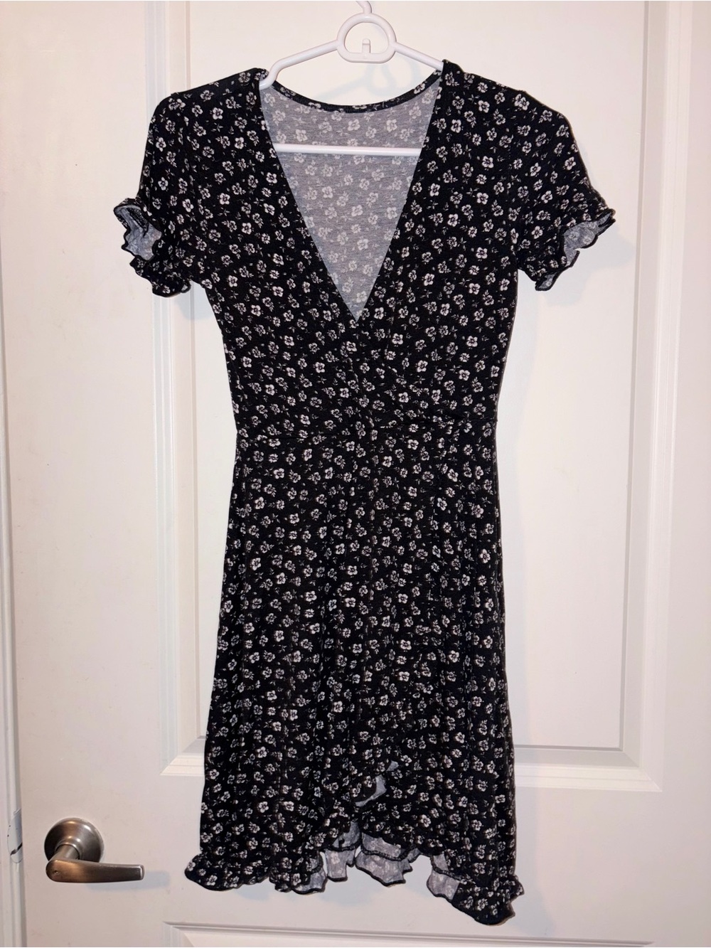 Pull&Bear Black Mini Wrap Dress with White Floral Print